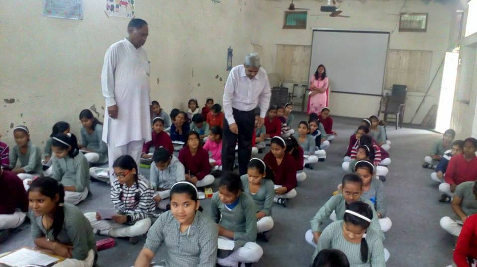 यातायात नियमों पर जिला स्तरीय प्रतियोगी परीक्षा का पहला चरण हुआ संपन्न।