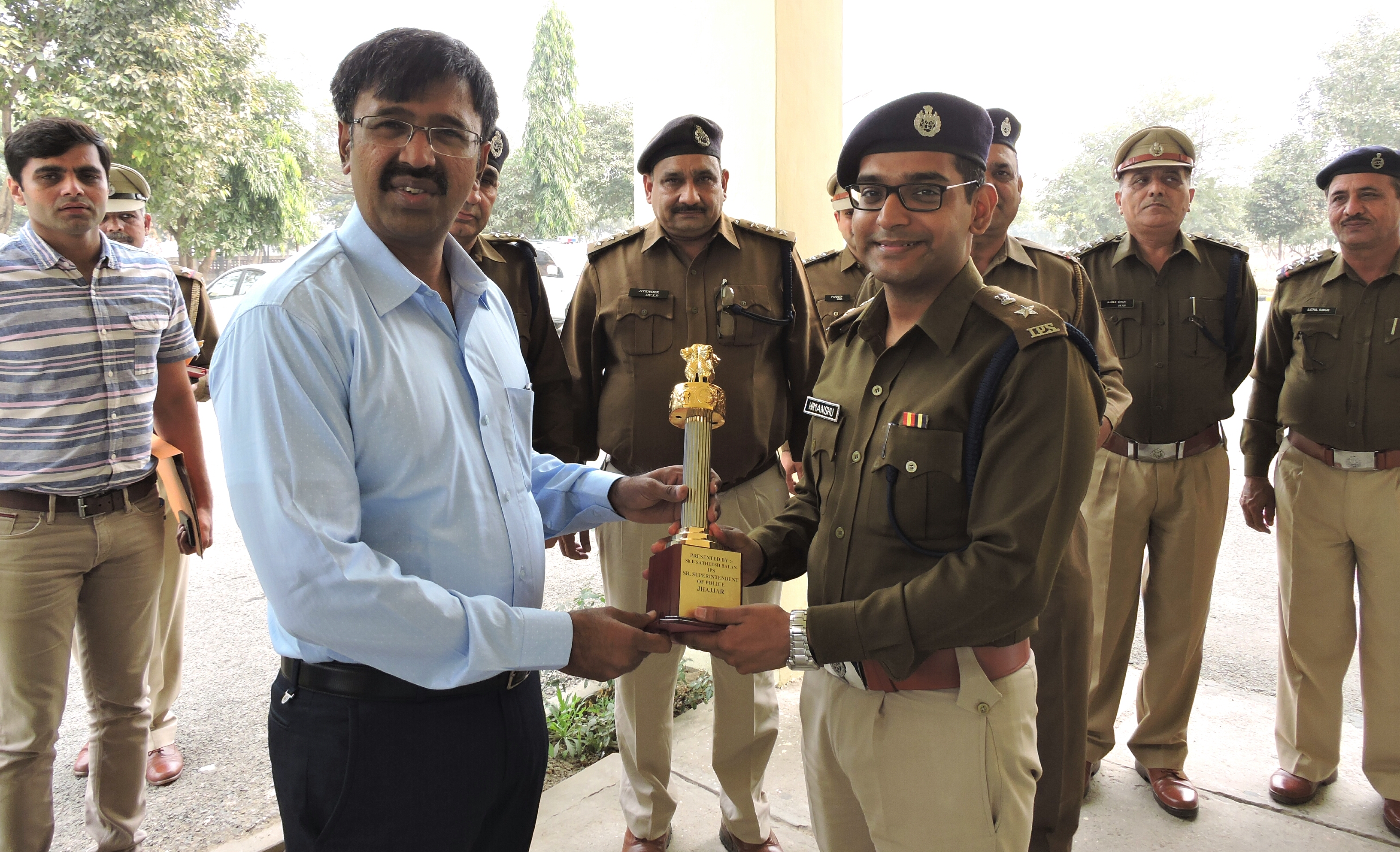 तबादला होने पर एसपी हिमांशु गर्ग को दी गई सम्मान पूर्वक विदाई