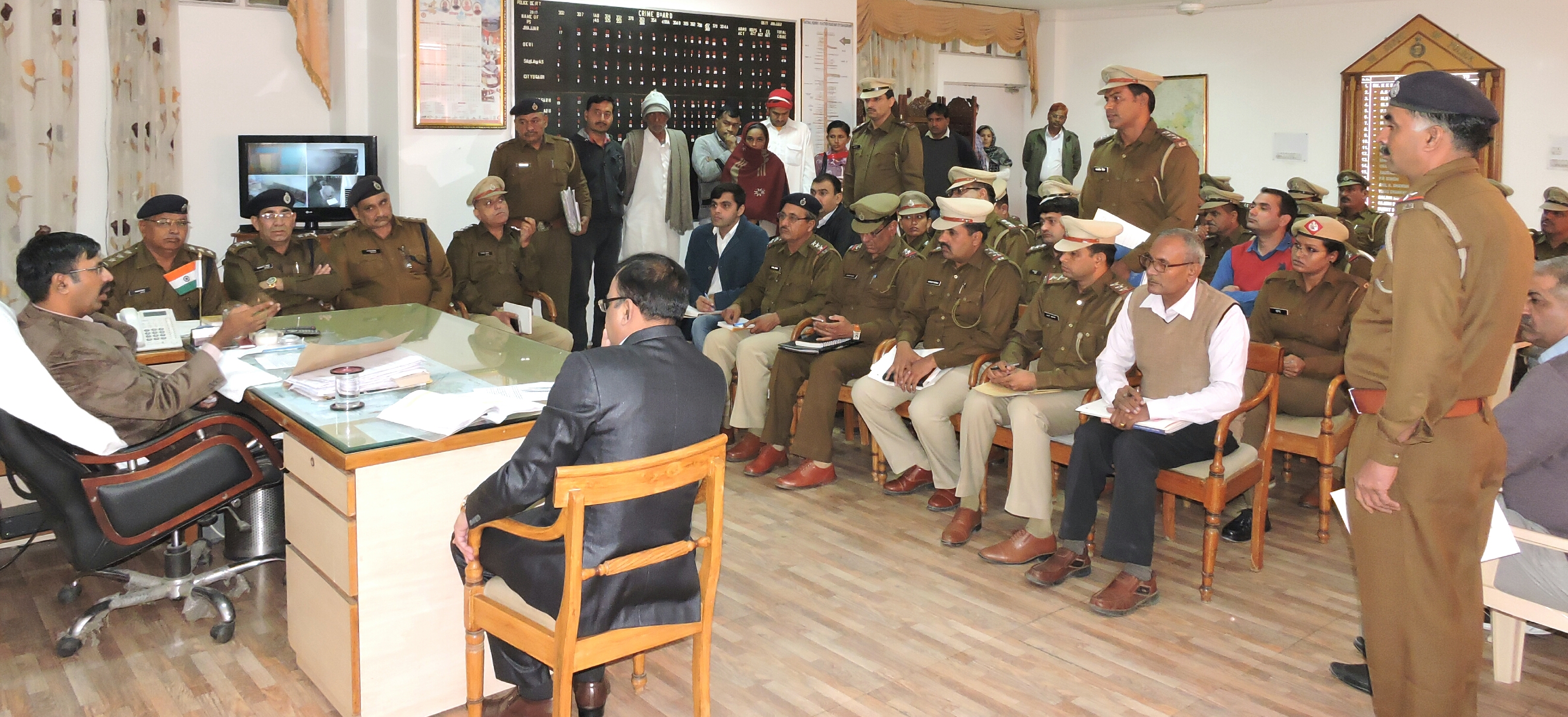 एसएसपी ने ली जिले के सभी थाना प्रबंधकों व चौकी प्रभारियों की बैठक
