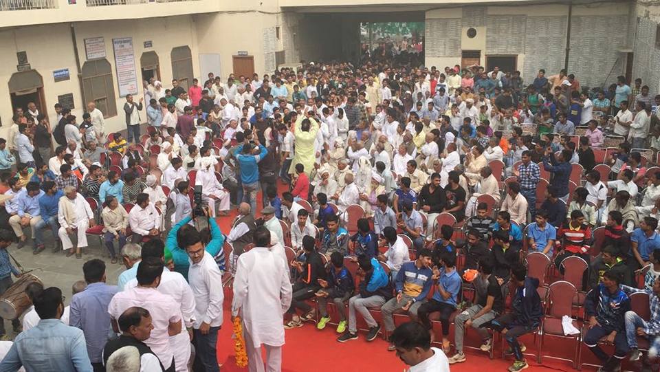 इनसो जिलाध्यक्ष आश्चर्य दलाल की टीम की जुटाई युवाओं की भीड़ से गद गद नजर आए चौटाला