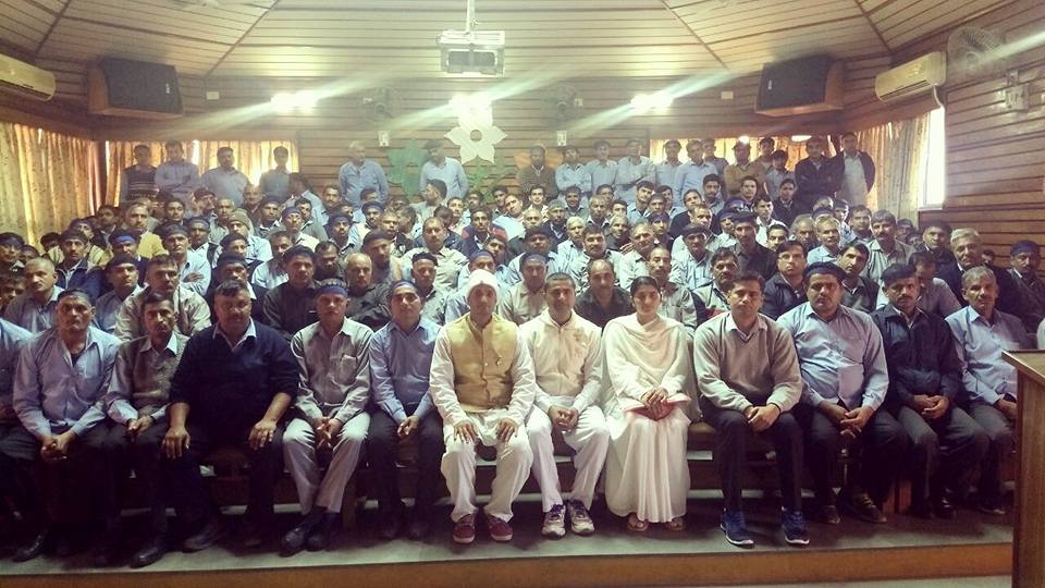नव वर्ष के आगमन पर पारले फैक्ट्री में ब्रह्मकुमारियों द्वारा किया गया सेमिनार का आयोजन