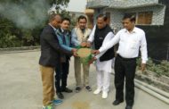 समिति ने अग्रवाल कॉलोनी पार्क में पक्षियोंं के लिए की दाना-पानी व्यवस्था