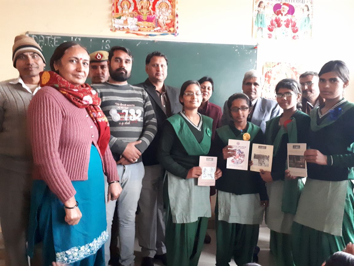 मांडोठी गांव के राजकीय कन्या वरिष्ठ माध्यमिक विधालय में उपमंडल विधिक सेवा समिति के तत्वाधान में बच्चों को स्कूली लीगल लिटरेसी क्लब के अंतर्गत कानूनी जागरुकता शिविर का किया गया आयोजन ।