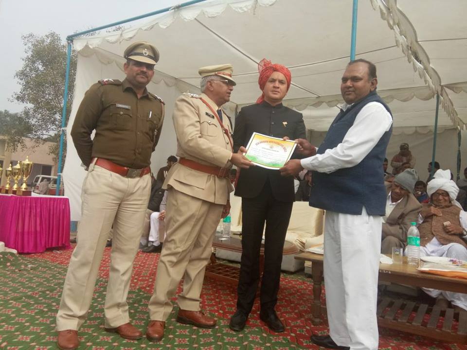 नरेश कौशिक  को  गणतंत्र दिवस पर सर्वश्रेष्ठ समाज सेवा के लिए  किया गया पुरस्कृत