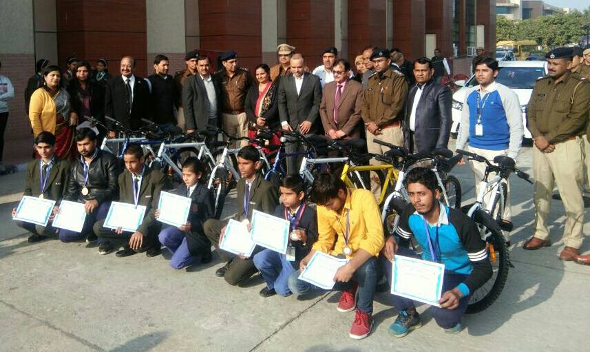 मण्डल स्तरीय सड़क सुरक्षा क्विज प्रतियोगिता में झज्जर की टीमें रही विजेता