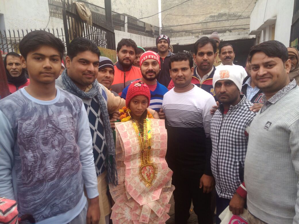 कोमल सैनी को गोल्ड मेडल जीतने पर प्रधान शेखर सैनी ने  किया सम्मानित