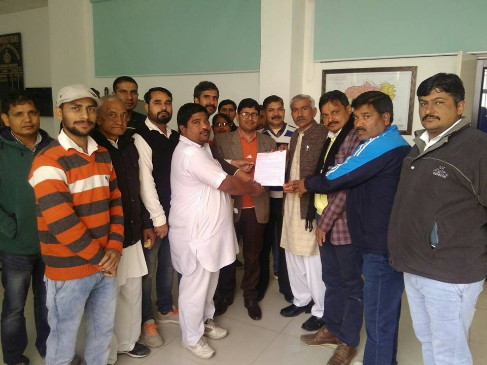 बहादुरगढ़ को पॉलिथीन मुक्त बनाने के लिए बहादुरगढ़ की सामाजिक संस्थाओं के प्रतिनिधियों व सामाजिक कार्यकर्ताओं ने एसडीएम जगनिवास को सौंपा ज्ञापन