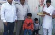 अखिल भारतीय कांंग्रेस कमेटी के मीडिया प्रभारी रणदीप सुरजेवाला को स्टिरिंग कमेटी मे लेने पर जला खेत मजदूर कांग्रेस के जिलाध्यक्ष दीपक देशवाल ने लडडु बांटे