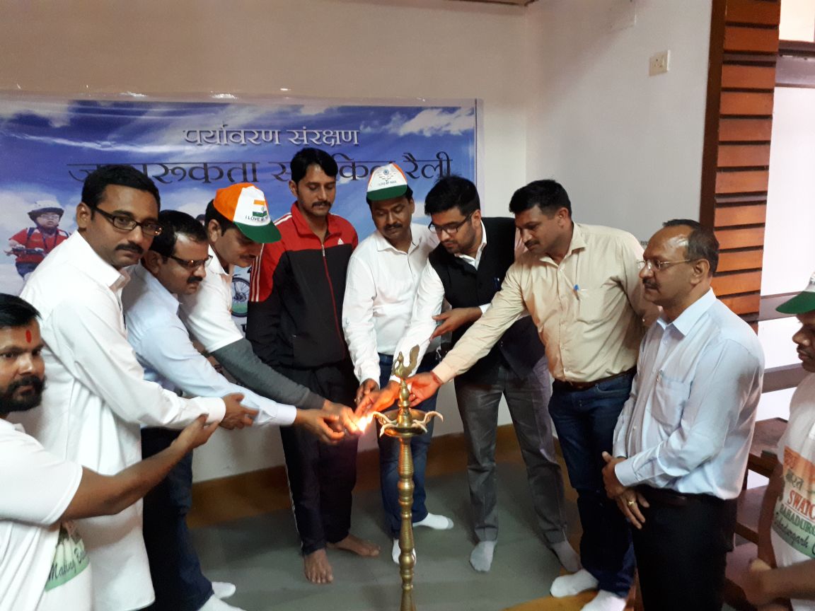 पॉलीथिन की रोकथाम के लिए निकाली साइकिल रैली