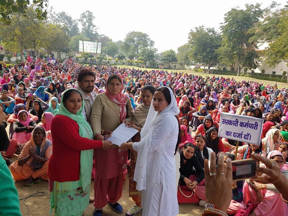 कांग्रेस सरकार बनने पर एक कलम से पूरी होंगी मांगें : डॉ. नीना सतपाल राठी  -आंगनबाड़ी वर्करों की आवाज को किया वरिष्ठ कांग्रेस नेत्री ने किया बुलंद, धरने का दिया समर्थन