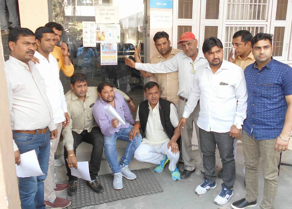 14 पार्षदों ने खोला बहादुरगढ़ नगर परिषद चेयरपर्सन के खिलाफ मोर्चा, पत्रकारवार्ता कर पार्षदों ने नगर परिषद की कार्यवाही पुस्तिका में फर्जी प्रस्ताव पास कर एंट्री करने का लगाया आरोप