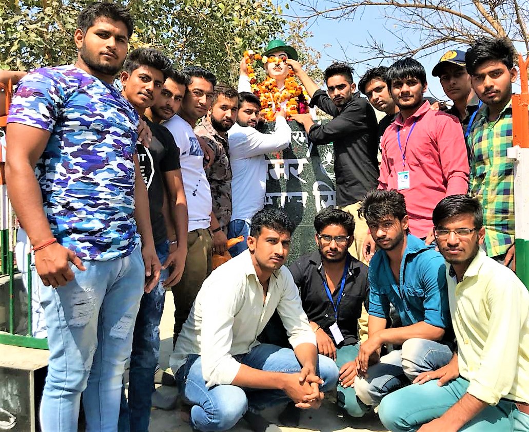 शहीद भगत सिंह की मूर्ति पर माल्यार्पण करके धूमधाम से मनाया शहीदी दिवस