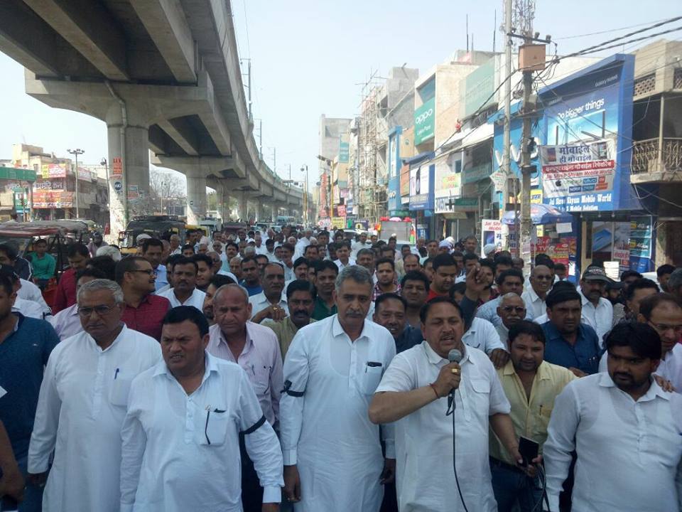 नफ़े सिंह राठी के समर्थन में उतरा जन सैलाब। फूँका भू माफ़िया और सरकार का पुतला।