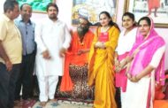 महामंडलेश्वर देवेंद्रानंद गिरि महाराज का हुआ अभिनंदन * कांग्रेस महिला प्रदेश महासचिव डा. नीना राठी सतपाल राठी सहित अनेक लोगों ने किया सम्मान