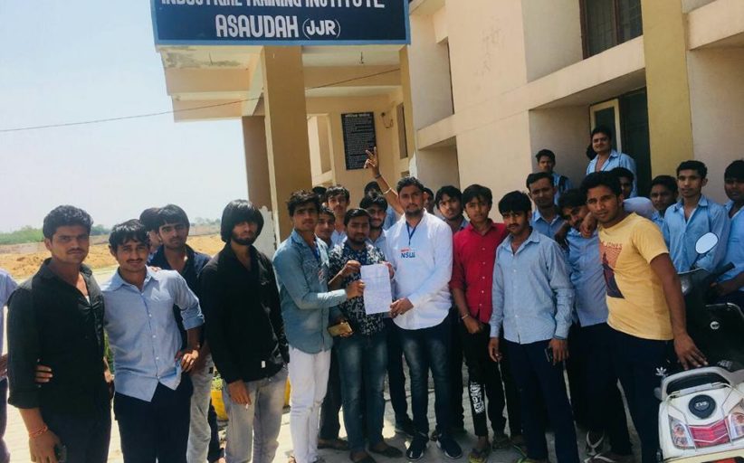 आसौदा आईटीआई में छात्र-छात्राओं की समस्याओं को लेकर एनएसयूआई ने दिया ज्ञापन।