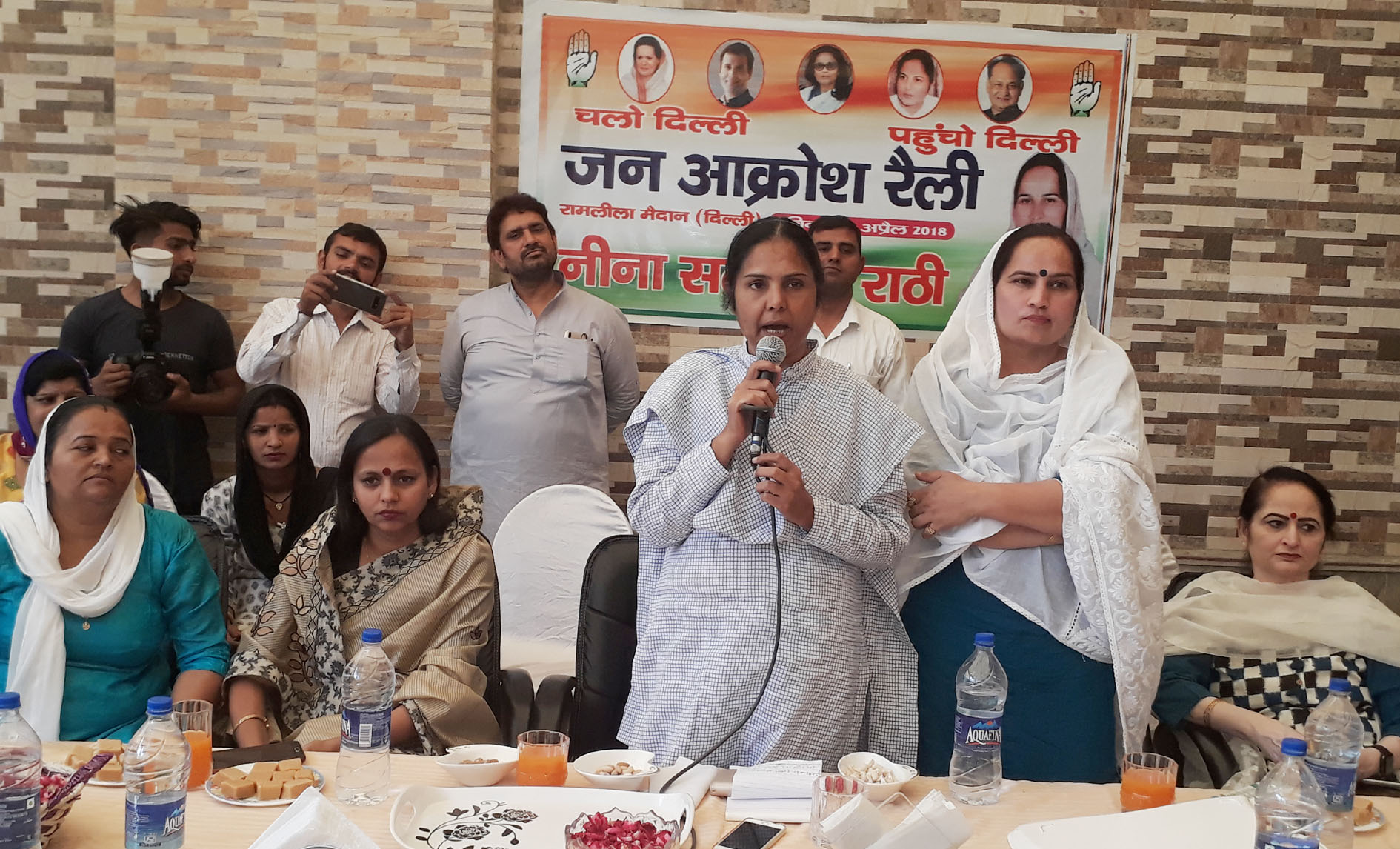 29 अप्रैल की जन आक्रोश रैली को ऐतिहासिक बनाने के लिए बहादुरगढ़ से  प्रदेश महासचिव एवं पार्षद डा. नीना सतपाल राठी की अगुवाई में 1 हजार महिलाएं रैली में करेंगी शिरकत : सुमित्रा चौहान