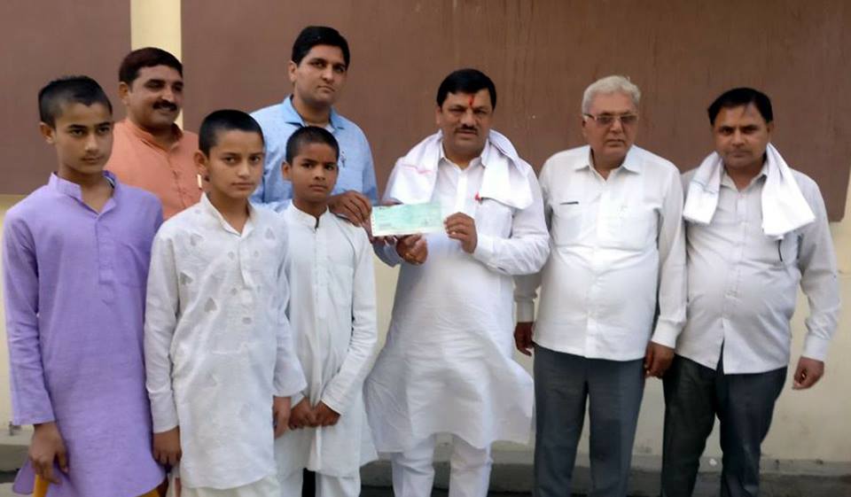 कौषलेंद्र मूक बधिर केंद्र को विधायक ने दिया दो लाख का आर्थिक सहयोग