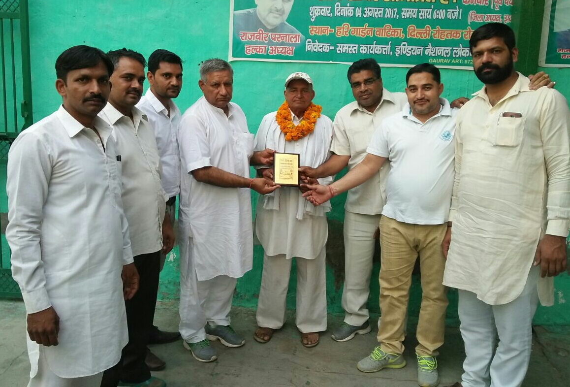 इनेलो जिलाध्यक्ष कर्मबीर ने किया नान्हा पहलवान का सम्मान