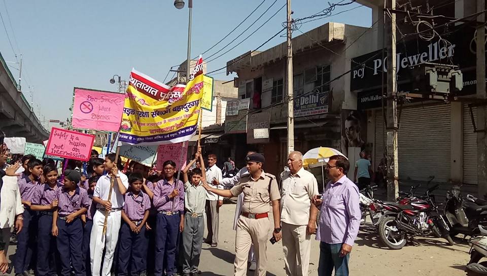 भारत विकास परिषद्, यातायात पुलिस व सड़क सुरक्षा संगठन के संयुक्त तत्वाधान में निकाली गई जागरूकता रैली।