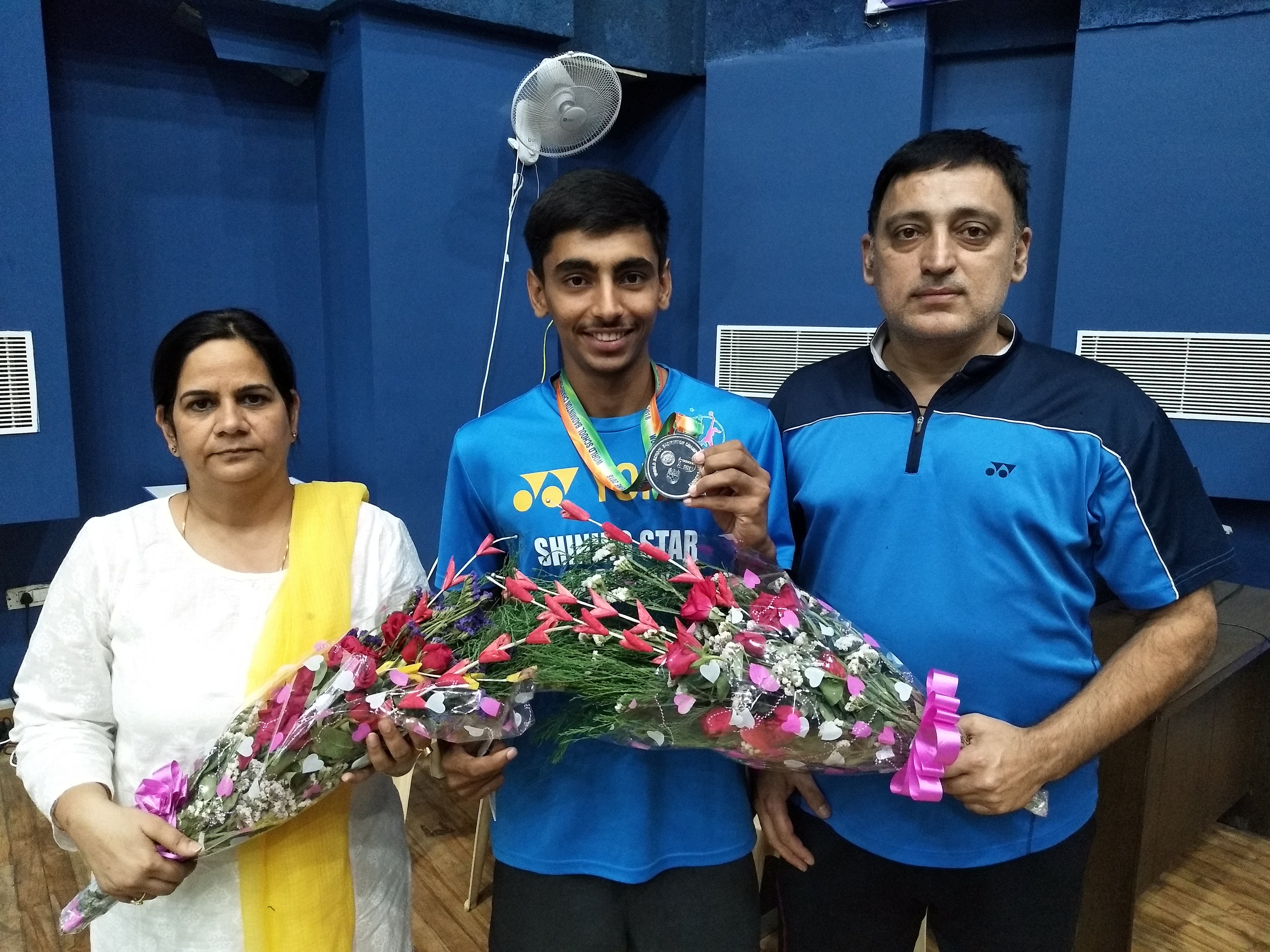 वर्ल्ड स्कूल बैडमिंटन चैम्पियनशिप में शाईनिंग स्टार बैडमिंटन एकेडमी बहादुरगढ़ के पारस माथुर ने किया सिल्वर मैडल हासिल।