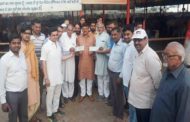 गौ एवं वन्य जीवन उपचार केंद्र में मानवता देखने को मिलती है : विधायक - विधायक नरेश कौशिक ने केंद्र को सौंपे 11 व 5 लाख रूपए के चेक