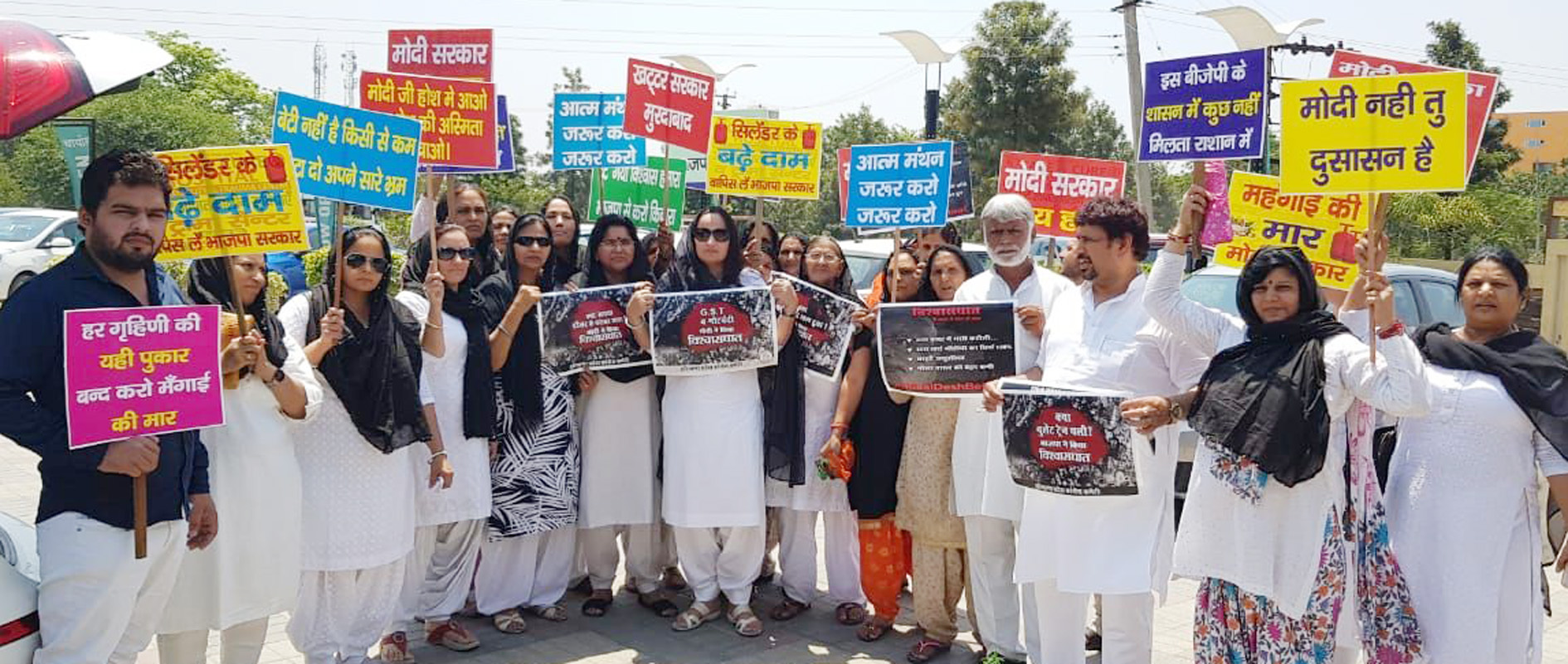 डा. नीना सतपाल राठी की अगुवाई में काफी संख्या में महिलाएं पहुंची चंडीगढ़ प्रदर्शन में