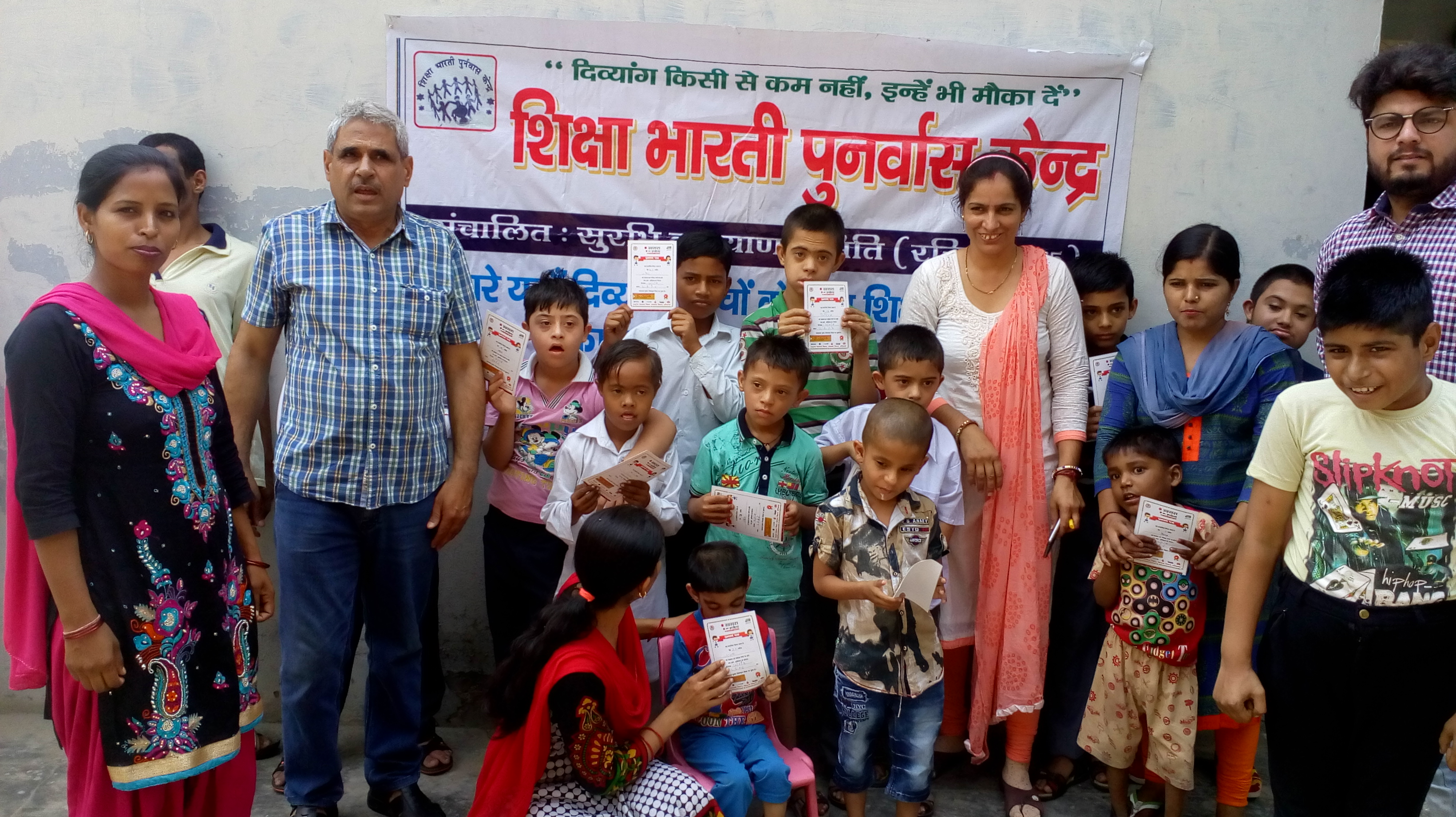 शिक्षा भारती पुनर्वास केंद्र सेक्टर 6 में स्कूल के सभी दिव्यांग बच्चों को लगाए गए खसरा और रूबेला के टीके ।