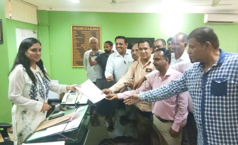 पत्रकार एकता मंच की झज्जर इकार्ई ने  उपायुक्त सोनल गोयल को सौंपा मांग पत्र