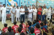 दुल्हेड़ा में आयोजित विभिन्न खेल प्रतियोगिताओं के खिलाड़ियों का पुलिस अधिकारियों व सरपंचों ने बढ़ाया मनोबल ।