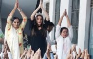 राजकीय कन्या वरिष्ठ माध्यमिक विद्यालय बहादुरगढ़ में शिक्षाविद् एवं योगाचार्य अंजू अग्रवाल ने किया योगशाला का आयोजन।
