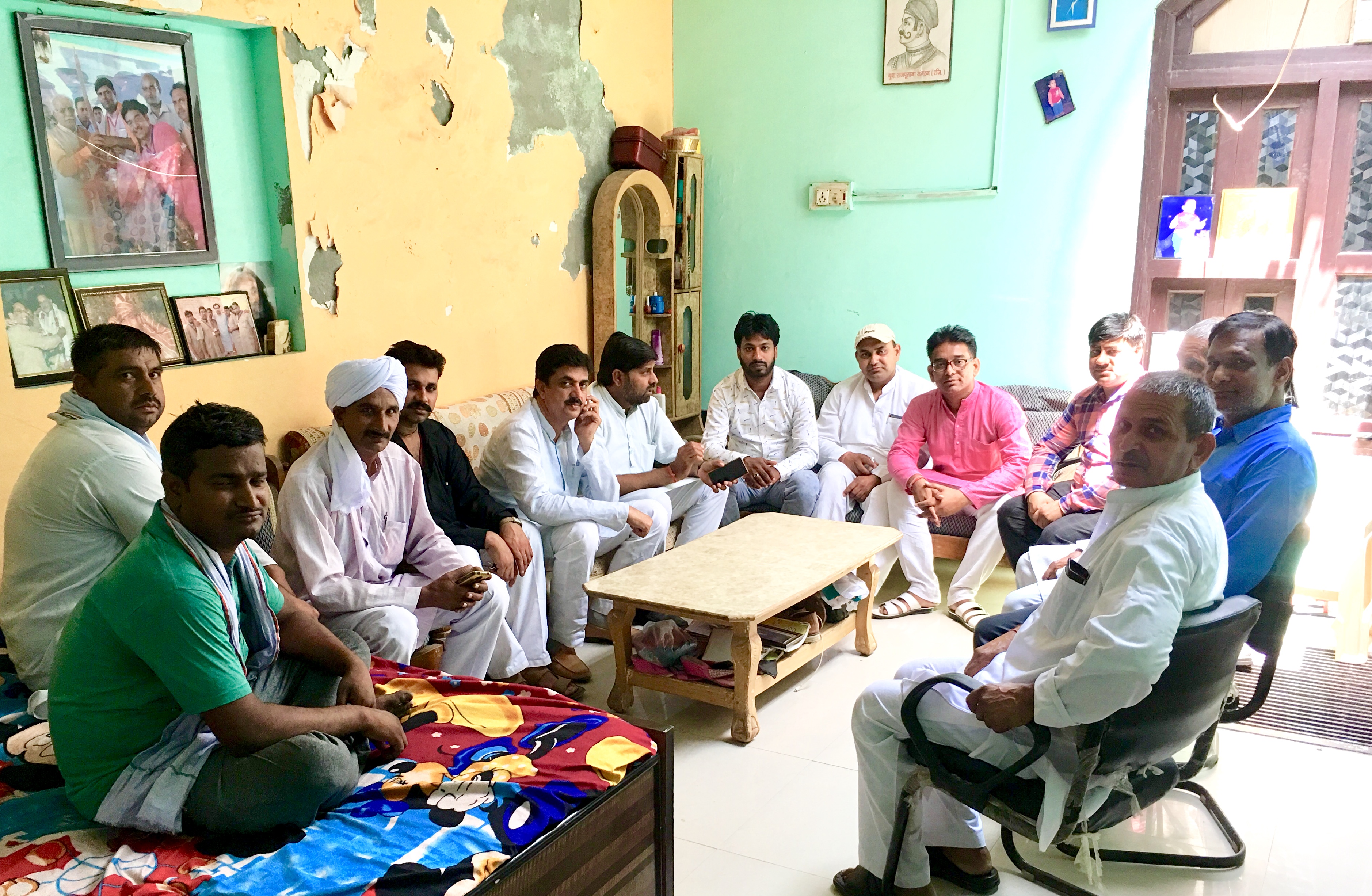 सरकार की योजनाओं को आम जनता तक पहुंचाने के लिए जिलाध्यक्ष श्री बिजेन्द्र दलाल की अध्यक्षता में हुई बैठक ।