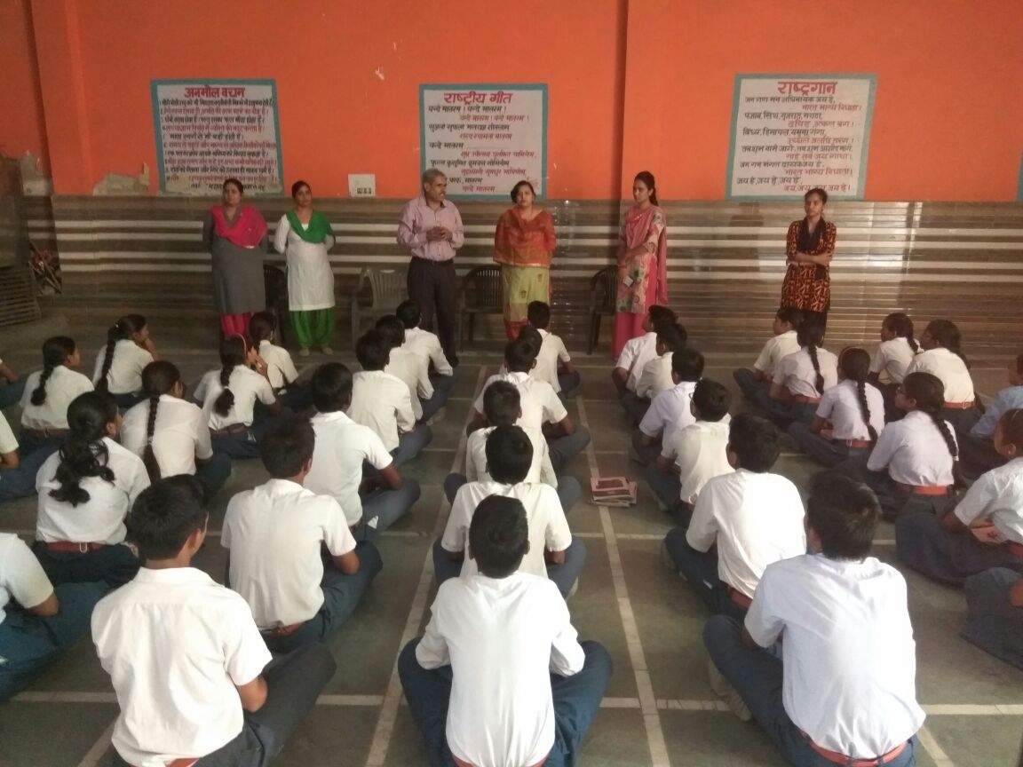 लीगल लिटरेसी क्लब के तहत विवेक सीनियर सेकेंडरी स्कूल में विद्यार्थी कानूनी जागरूकता शिविर का किया आयोजन ।