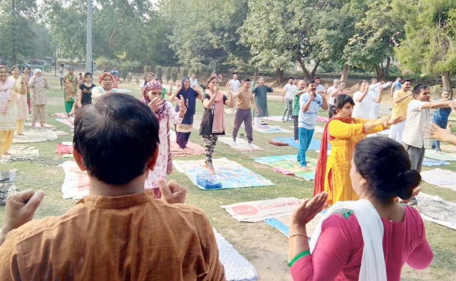 शिक्षाविद् एवं योगाचार्य अंजू अग्रवाल ने देवीलाल पार्क में बताया योग का महत्व