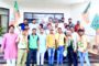 पर्यावरण दिवस पर पारले बिस्कुट के अधिकारियों ने सभी कर्मचारियों को किए पौधे वितरित।