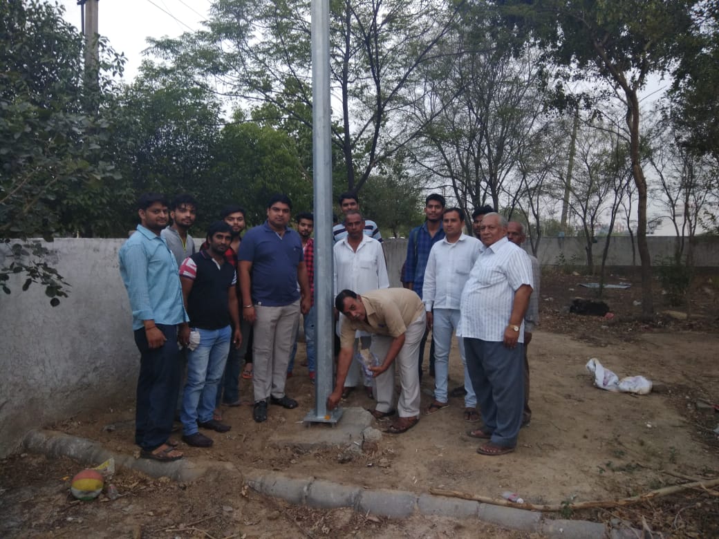 वार्ड -14 के सेक्टर -9ए कम्यूनिटी सेंटर में लगी हाईमास्क लाइट, सैनी बोले सेक्टर में होगी अधिक से अधिक मूलभूत सुविधाएं