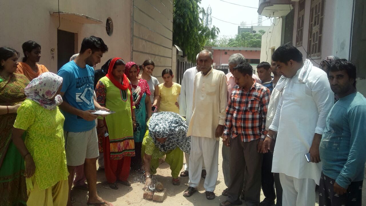 वार्ड के बुजर्गो ने किया शास्त्रीनगर गली नंबर -4 का शिलन्यास-वार्ड नंबर -14