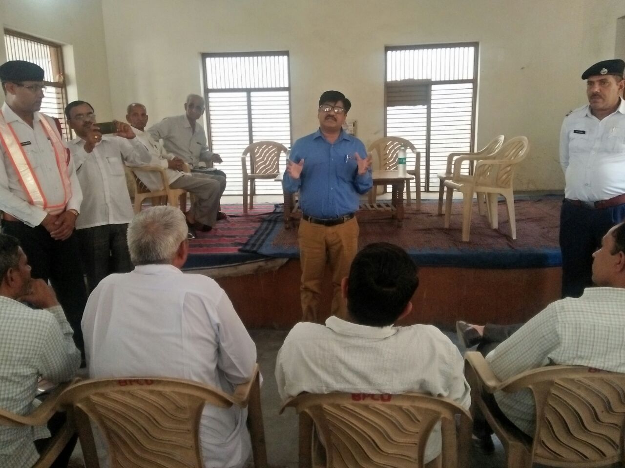 तंबाकू का सेवन देता है जानलेवा बीमारियों को न्योता: डा. मनीष * विश्व तंबाकू निषेध दिवस पर ट्रक यूनियन में हुआ सेमिनार
