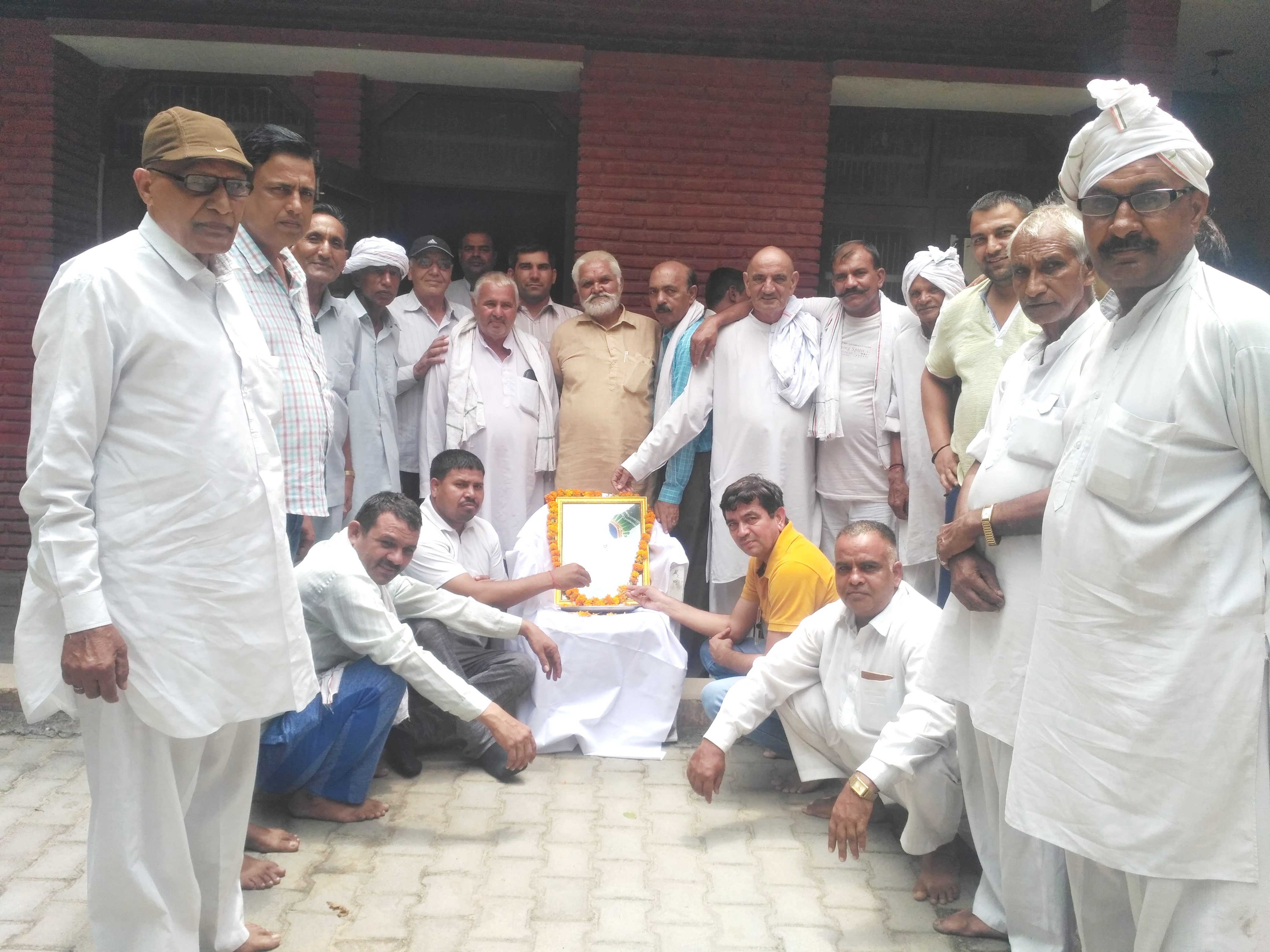 कांग्रेस कार्यकर्ताओं ने किया संत कबीर को नमन * पूर्व विधायक राजेंद्र जून के कार्यालय में मनाई गई संत कबीर जंयती