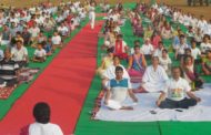 अन्तर्राष्ट्रीय योग दिवस पर आस्था महिला योग केन्द्र द्वारा किया गया विशाल योग शिविर का आयोजन
