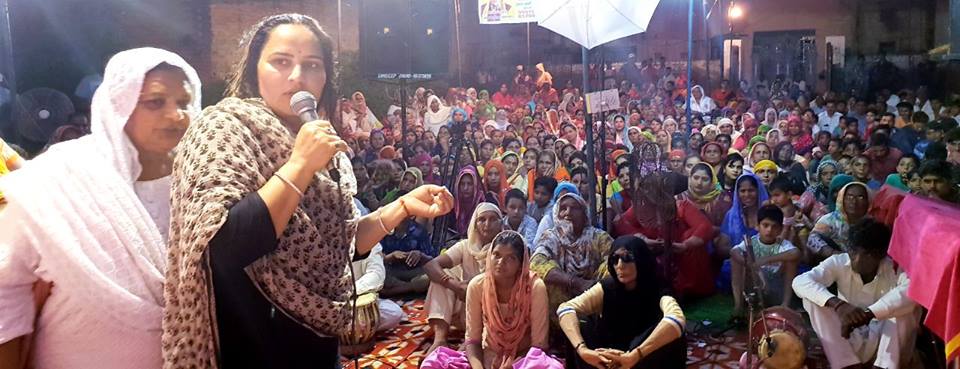 महिलाओं को सशक्त बन अधिकारों को पाना होगा : डॉ. नीना सतपाल राठी -गांव लडरावन में हुए बाला जी महाराज के जागरण में मुख्य अतिथि के तौर पर की शिरकत -धार्मिक कार्यक्रमों में भाग लेने से मन को मिलती है शांति तो पुण्य की होती है प्राप्ति