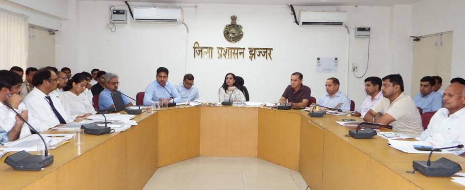 बाढ़ नियंत्रण उपायों पर आपसी समन्वय से कार्य करें अधिकारी : उपायुक्त डीसी सोनल गोयल ने ड्रेन व जल निकासी नालों की सफाई कार्य निरीक्षण रिपोर्ट की तलब