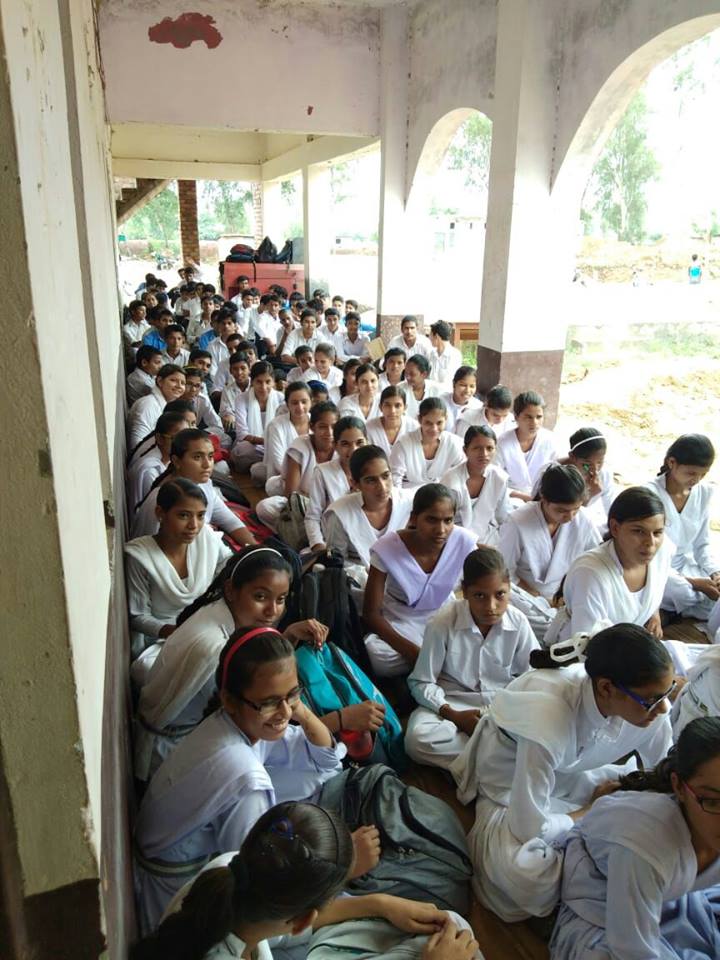 कसार गांव के राजकीय वरिष्ठ माध्यमिक विद्यालय में स्कूली लीगल लिटरेसी क्लब के अन्तर्गत कानूनी जागरूकता पर सेमिनार का किया गया आयोजन।