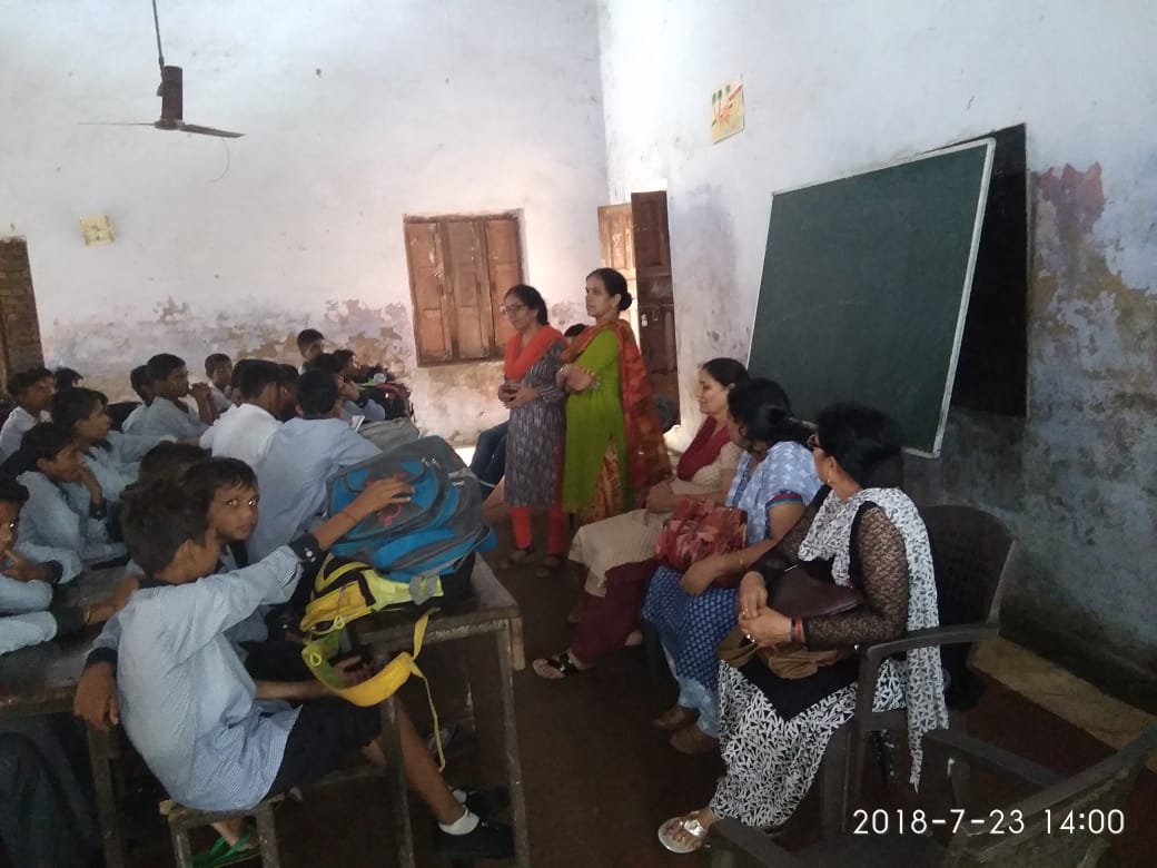दुल्हेडा गांव के राजकीय वरिष्ठ माध्यमिक विद्यालय में कानूनी जागरूकता पर सेमिनार का किया गया आयोजन ।