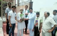 वार्ड -14 के सेक्टर-9ए में पार्षद सैनी के किये घर-घर जाकर पौधे वितरित