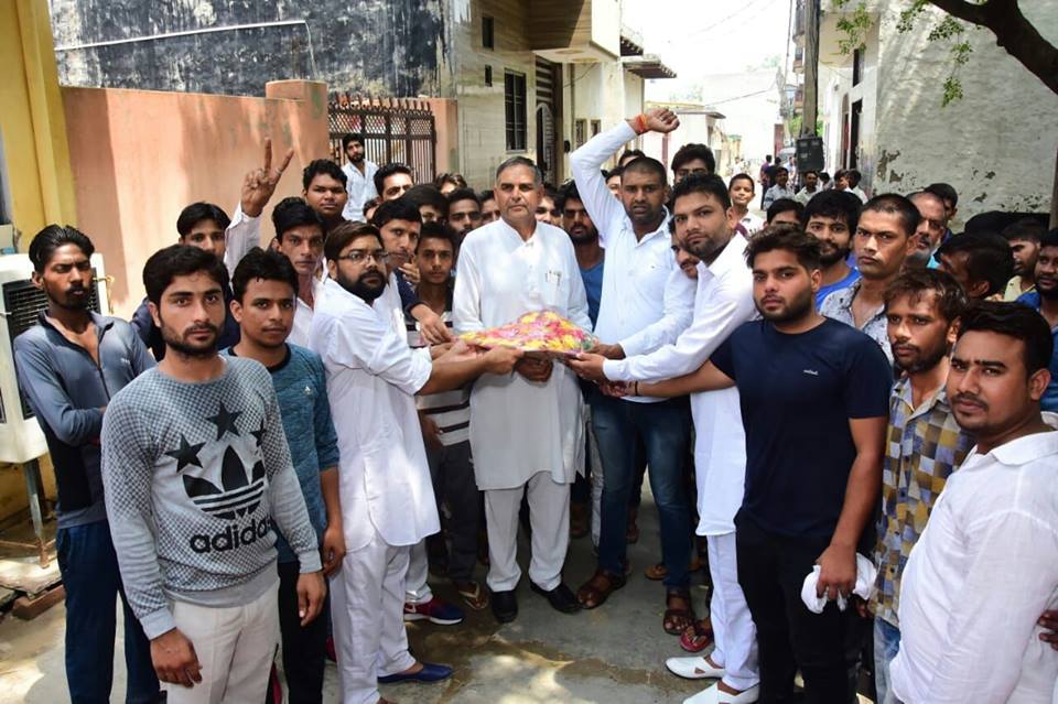राजबीर परनाला दोबारा बने इनेलो हलकाध्यक्ष, युवाओं ने किया अभिनंदन*  *युवा शहरी अध्यक्ष संदीप अहलावत की अगुवाई में किया राजबीर परनाला का अभिनंदन*  *राजबीर परनाला व संदीप अहलावत ने किया 5 अगस्त को कैथल में आयोजित इनसो स्थापना दिवस कार्यक्रम में पहुंचने का