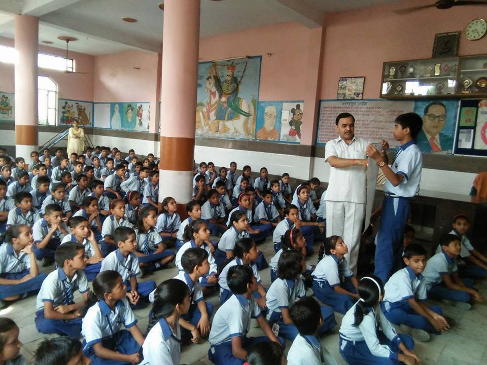 राणा प्रताप सीं सै स्कुल में छात्र छात्राओं को पोक्सो कानून के बारे में विस्तार से बताया ।