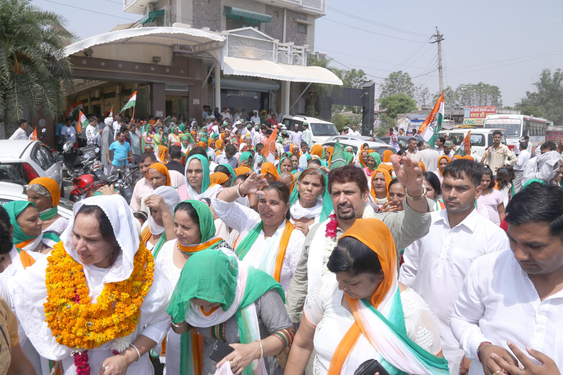 पूर्व सीएम चौधरी भूपेंद्र सिंह हुड्डा की जनसभा की सफलता से बदलाव का आगाज शुरू: डॉ. नीना सतपाल राठी -हजारों की संख्या में कार्यकर्ताओं के साथ रैली में की शिरकत -कहा, वर्ष 2019 में कांग्रेस होगी सत्ता में काबिज, चौधरी भूपेंद्र सिंह हुड्डा फिर बनेंगे मुख्यमंत्री
