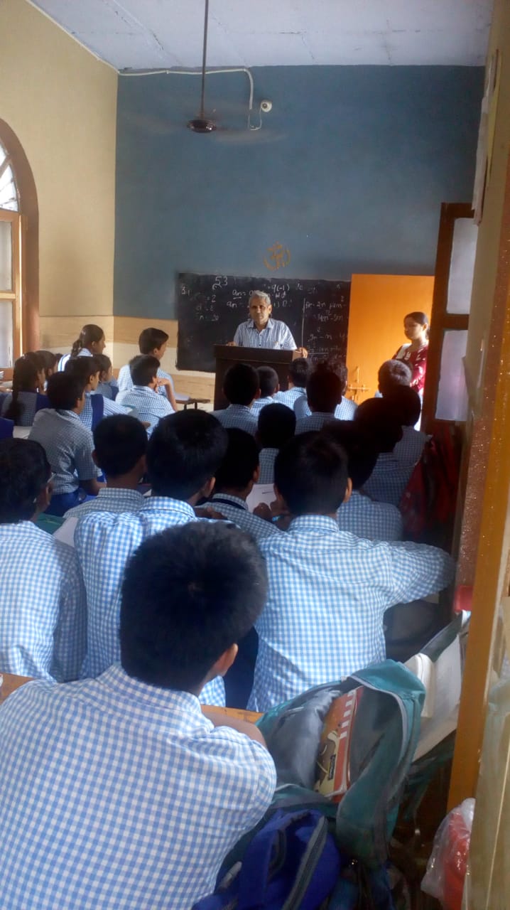 रामाकृष्णा स्कूल में विद्यार्थी कानूनी जागरूकता शिविर में उपमंडल विधिक सेवा समिति के सदस्य सत्येन्द्र दहिया ने विद्यार्थियों को दी कानूनी अधिकारो की जानकारी