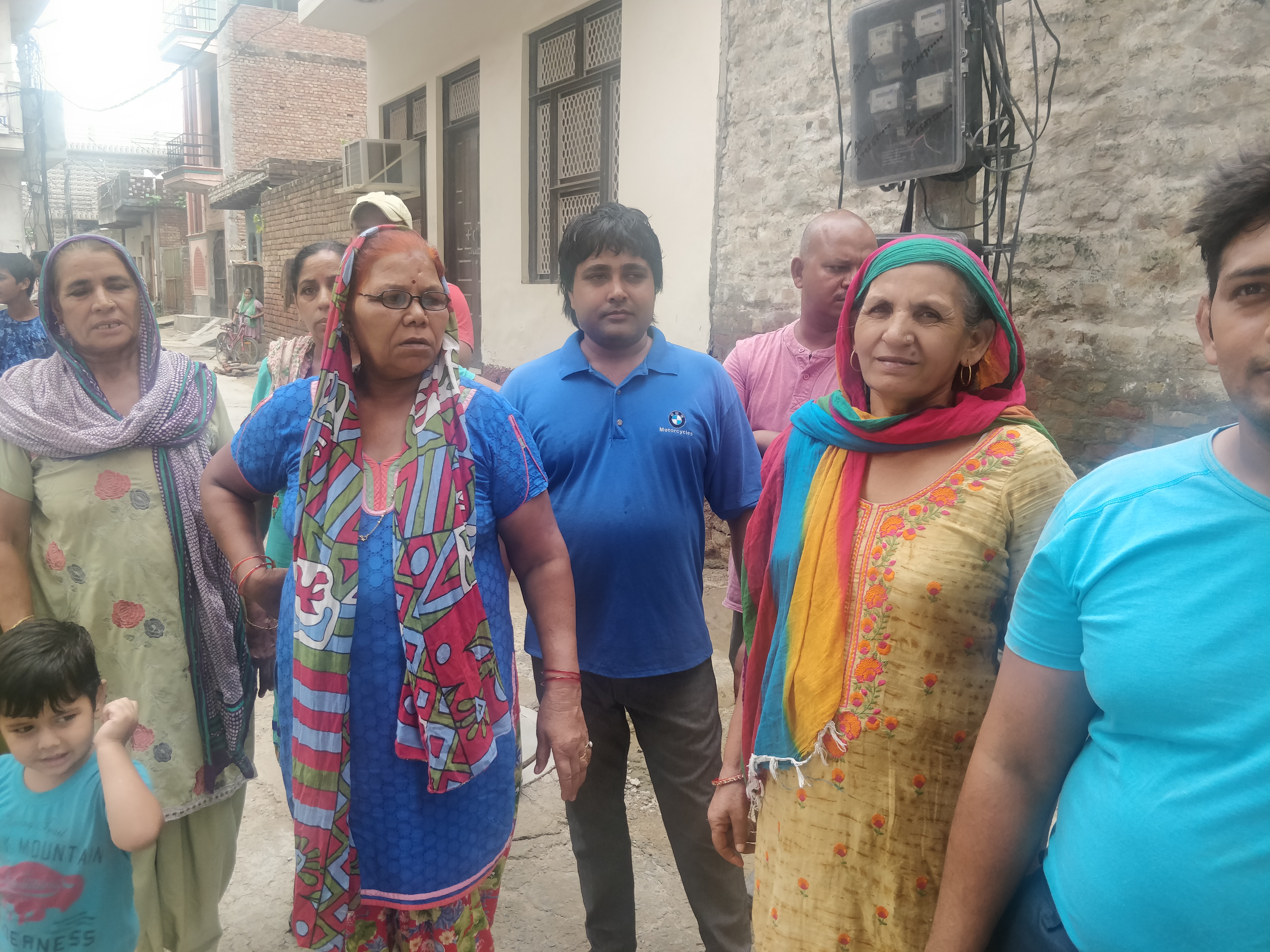 टेंडर अलॉट होने के बावजूद भी नहीं बनी गली, आमजन परेशान, पार्षद ने भेजी उच्चाधिकारियों को शिकायत ,  पार्षदों के साथ भेदभाव कर रही है नप चेयरपर्सन, विपक्षी पार्षदों के रोके जा रहे है काम