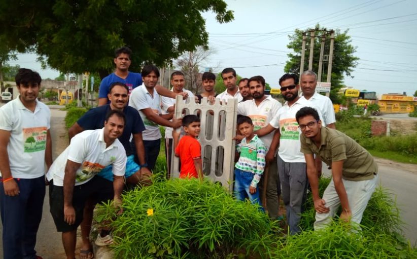 क्लीन एंड ग्रीन एसोसिएशन द्वारा रक्षाबंधन के उपलक्ष्य पर किया गया पौधारोपण ।
